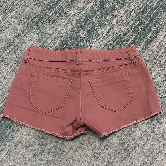 Jean shorts. Salmon pink. Silver buttons. - Picture 2 of 2